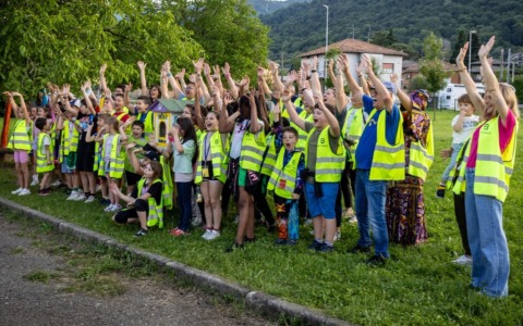 Olginate celebra il ritorno del “Piedibus By Night” per bambini e famiglie