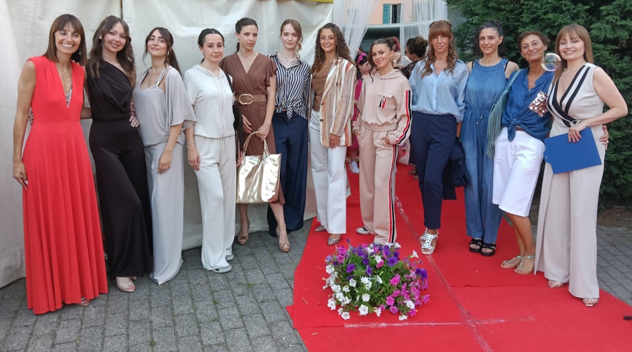 Pescate celebra la “Notte d’estate” con aperitivo e sfilata