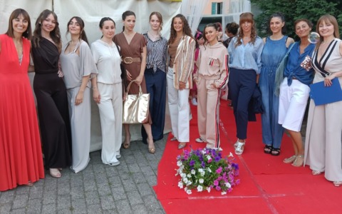 Pescate celebra la “Notte d’estate” con aperitivo e sfilata