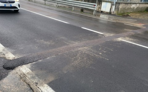 Pescate, l’ordinanza del sindaco De Capitani contro Open Fiber: “Strade pericolose e continui disagi”