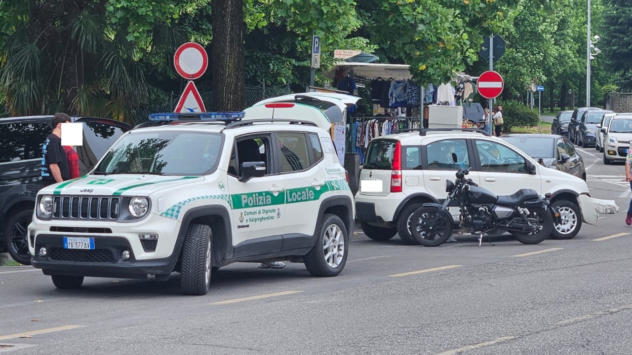 Scontro tra auto e moto a Villa San Carlo: 20enne ferita