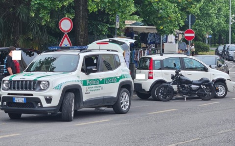 Scontro tra auto e moto a Villa San Carlo: 20enne ferita