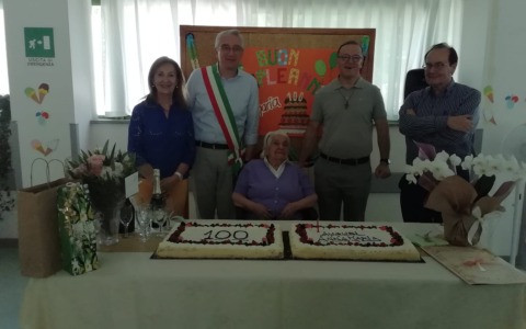 Valmadrera celebra il secolo di vita di Annamaria Vassena