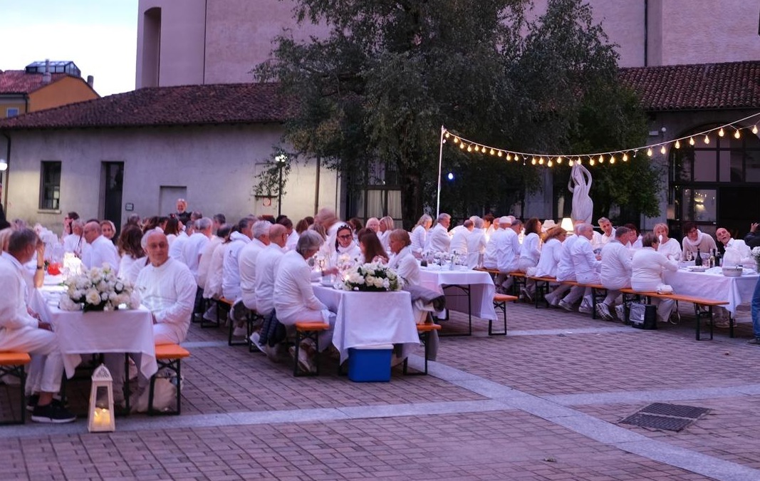 Valmadrera: il 27 giugno si svolgerà la storica “Cena in bianco”