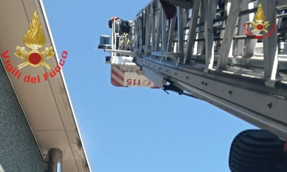 Valmadrera: incendio in un’azienda, fiamme da un macchinario