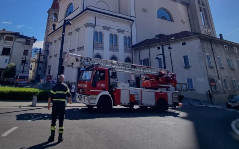 Valmadrera, intervento dei Vigili del Fuoco per persona bloccata in casa