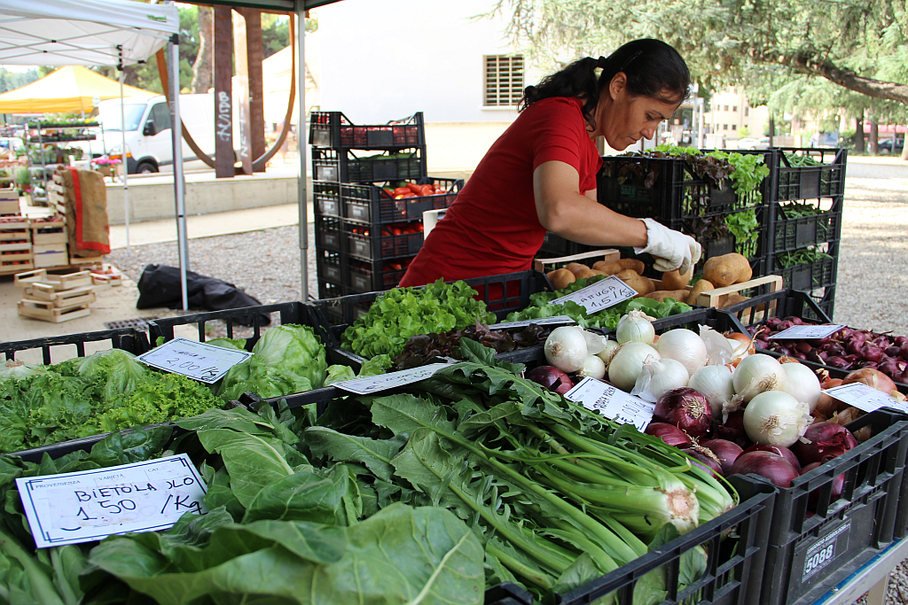 8 milioni per la riqualificazione dei mercati comunali, anche nel Lecchese