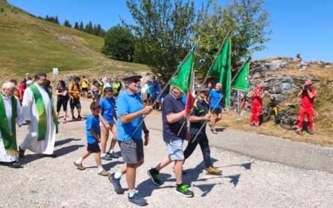Al Cornizzolo si celebra il 28° Raduno Alpino, un tributo al volontariato