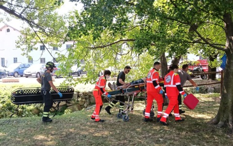 Anziano cade in torrente secco e viene soccorso