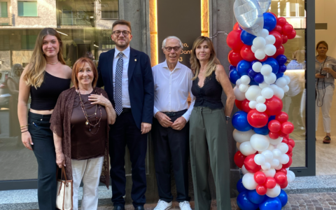 Apertura del nuovo front office AXA a Lecco, ex negozio Magni