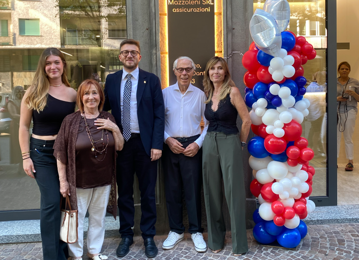 Apertura del nuovo front office AXA a Lecco, ex negozio Magni