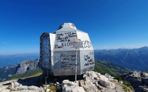 Atti vandalici al bivacco Ferrario in Grignetta