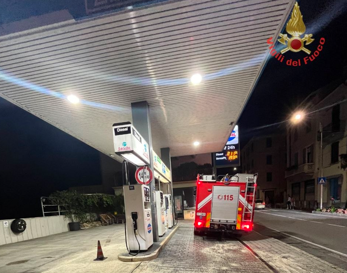 Bellano, fuoriuscita di gasolio al distributore: area messa in sicurezza