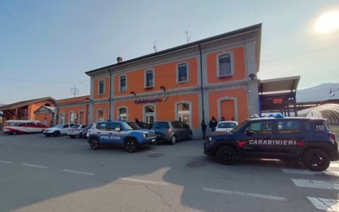 Controlli ad alto impatto in Lecco: sequestri di droga e armi a Calolziocorte e Colico
