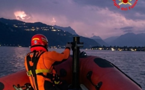 Falso allarme per un parapendio nel lago: i Vigili del fuoco intervengono senza esito