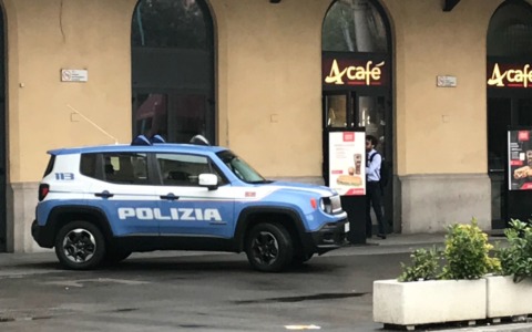 Fermato sul treno un uomo accusato di aver truffato un’anziana nel Lecchese