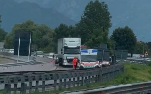 Incidente a Costa Masnaga sulla Ss36, traffico in direzione Milano