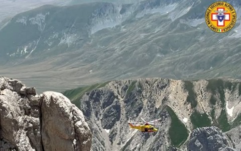 Incidente sul Gran Sasso: alpinista di Lecco in difficoltà durante la scalata