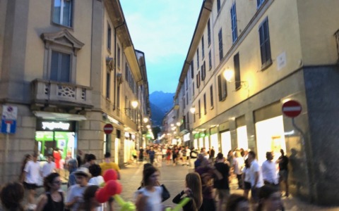 La venticinquesima edizione di Shopping di Sera Lecco si conclude con entusiasmo