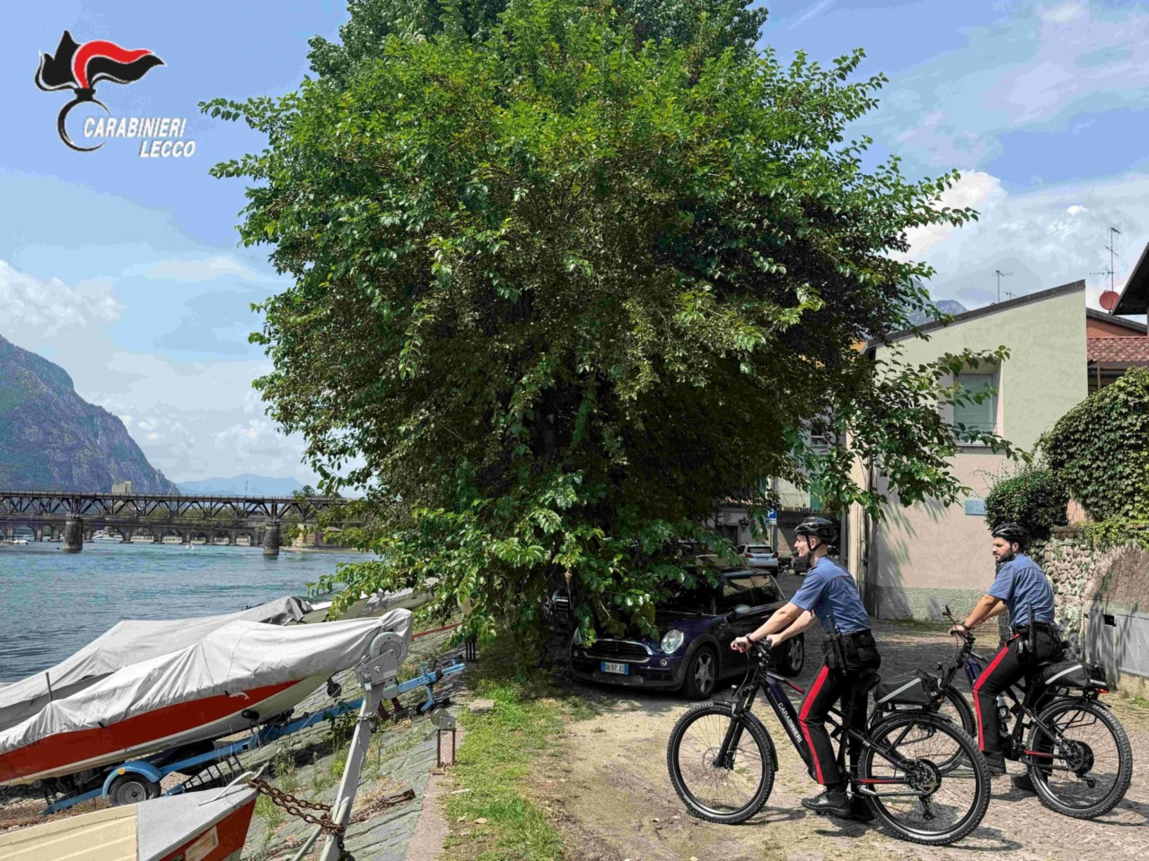 Lecco, Carabinieri pattugliano in e-bike per un’estate più sicura