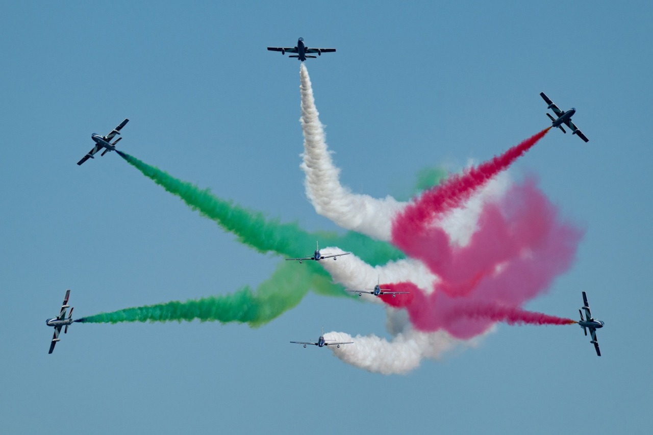Lecco in festa per il passaggio delle Frecce Tricolori
