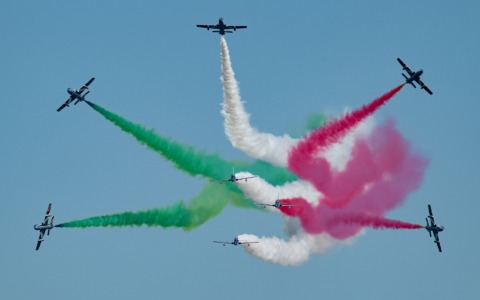 Lecco in festa per il passaggio delle Frecce Tricolori