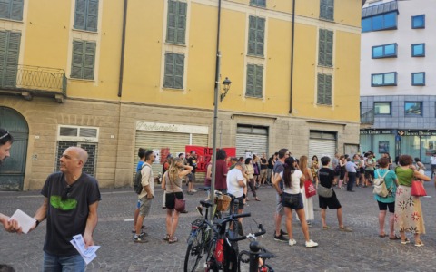 Lecco, protesta della Rete Antifascista: «No alla remigrazione, sì ai diritti»