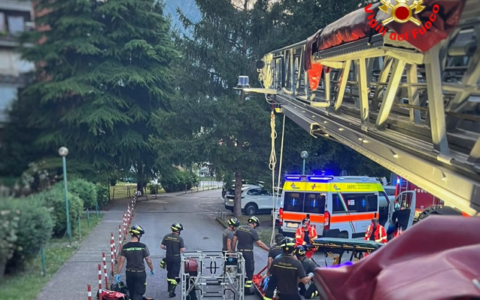 Lecco, soccorso urgente in via Fani: un uomo salvato dai Vigili del Fuoco