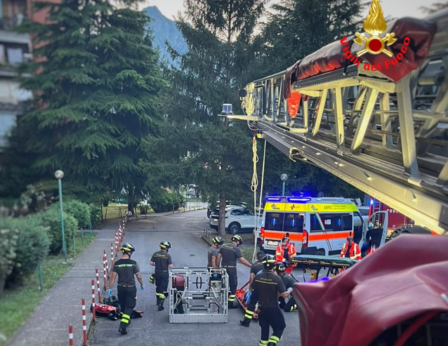 Lecco, soccorso urgente in via Fani: un uomo salvato dai Vigili del Fuoco