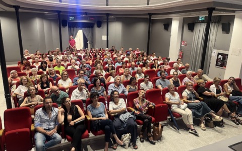 Lecco, sold out per “Ma che film la vita!”: applausi per Paul Thomas Anderson