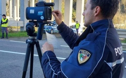 Multe nel Lecchese: oltre 6 milioni di euro incassati, ma il nuovo decreto minaccia gli autovelox