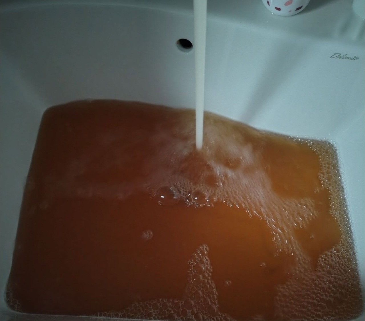 Olginate, acqua torbida dai rubinetti: segnalazioni in diverse zone del comune