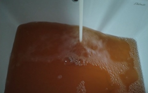 Olginate, acqua torbida dai rubinetti: segnalazioni in diverse zone del comune