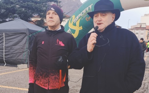 Pescate, il sindaco risponde alle critiche sull’abbigliamento delle ragazze