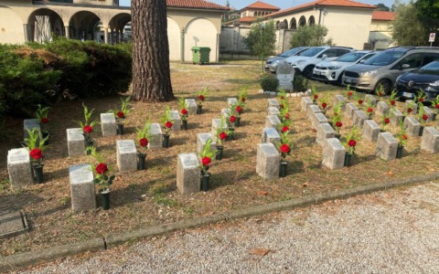 Rifioriscono i cippi a Civate grazie agli Alpini