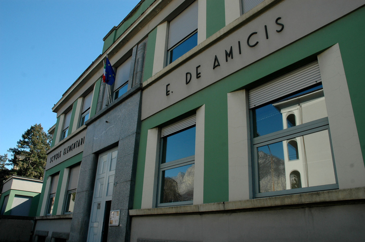 Rinviato il rientro nella scuola De Amicis a causa del cantiere in corso