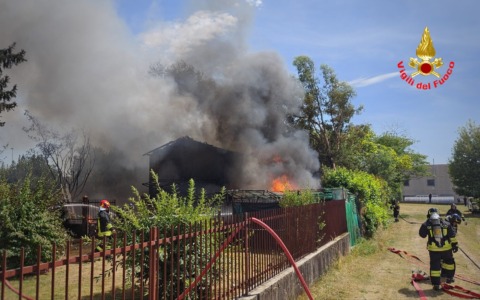 Rogo in un casolare a Robbiate: intervento dei Vigili del Fuoco