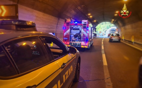 Scontro tra auto sulla Ss36: sette persone coinvolte