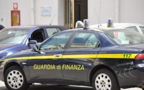 Smantellata organizzazione italo-albanese a Lecco, sequestrati 4,5 chili di marijuana
