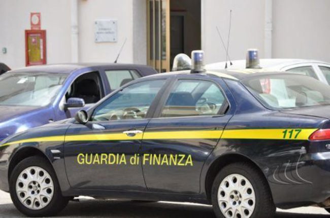 Smantellata organizzazione italo-albanese a Lecco, sequestrati 4,5 chili di marijuana