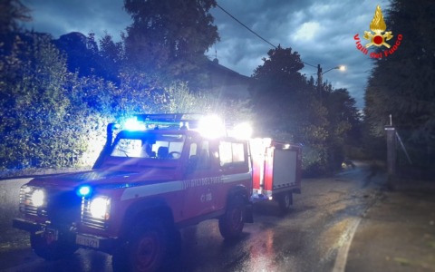 Violenta bomba d’acqua colpisce il Meratese: 30 interventi dei Vigili del Fuoco